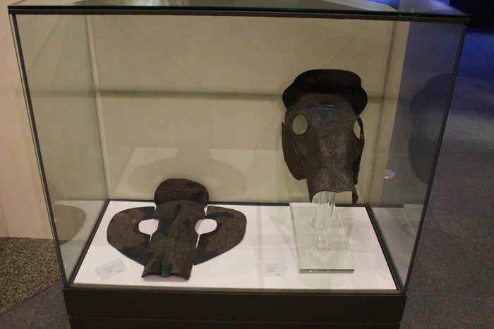  The lands around Hapcheon are known for having produced and processed iron ore over many years. The Hapcheon Museum has both steel remnants (top) and steel armor for horses (bottom) on display. 