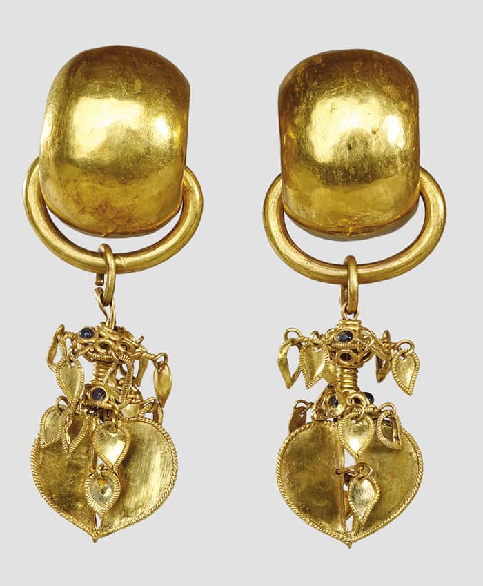 Gold belt ornaments and pendants (top) and gold earrings are currently on display at the National Museum of Korea in Seoul. 