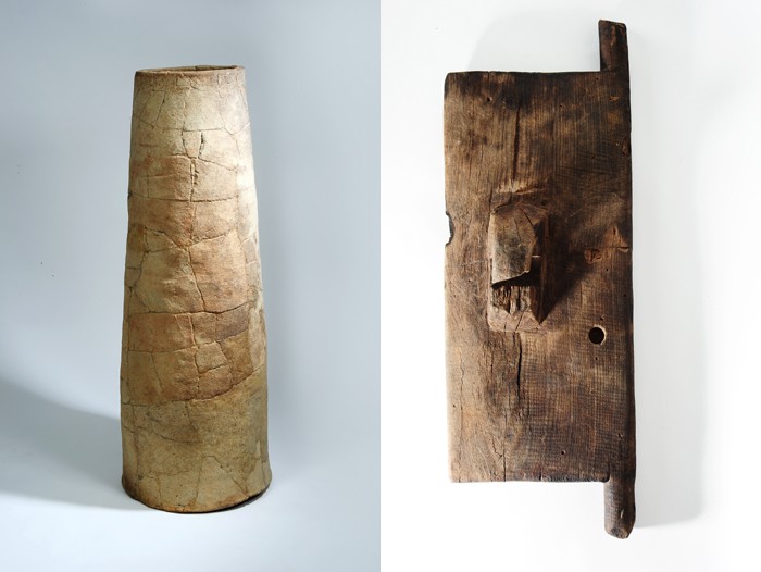 The photographs show part of a large chimney found at a burial site in Dongsu-dong, Naju (left), and a wooden door found in Woljeong-ri, Jangsu-gun County. 