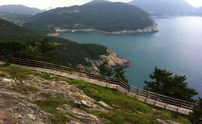 Beaches and the sea are two of the most popular travel destinations during the summer. This year, Korail recommends the South Sea in Yeosu and Daecheon Beach in South Chungcheong Province. Pictured is the sea as seen from Geumodo Island in Yeosu.