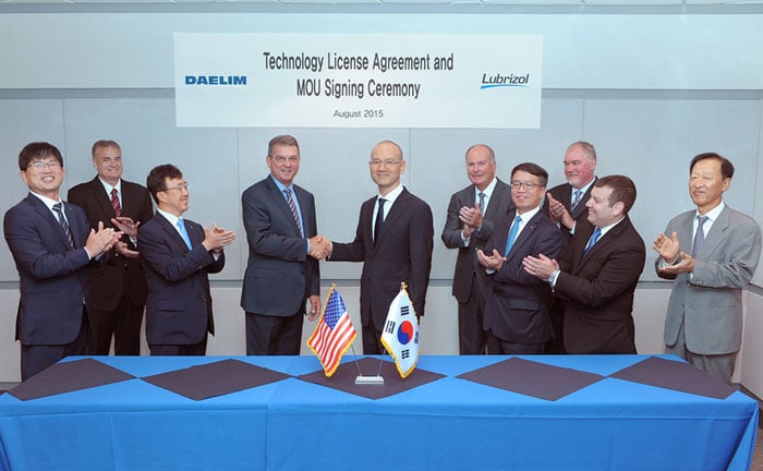 Representatives from Daelim and Lubrizol sign a technology license agreement on PIB production on Aug. 21 in Cleveland, Ohio.