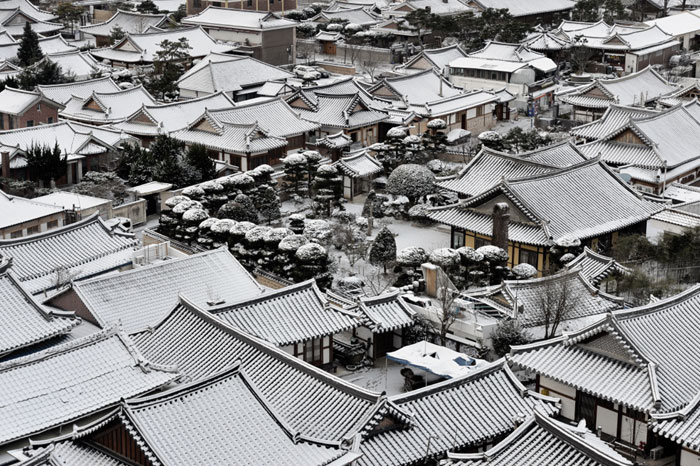 Another bronze prize winner, 'The White World,' shows a snowy scene of the Hanok Village in Jeonju, North Jeolla Province.