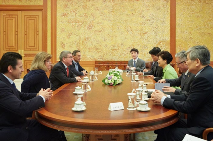 President Park Geun-hye and IOC President Thomas Bach discuss preparations for the PyeongChang Winter Olympics 2018.