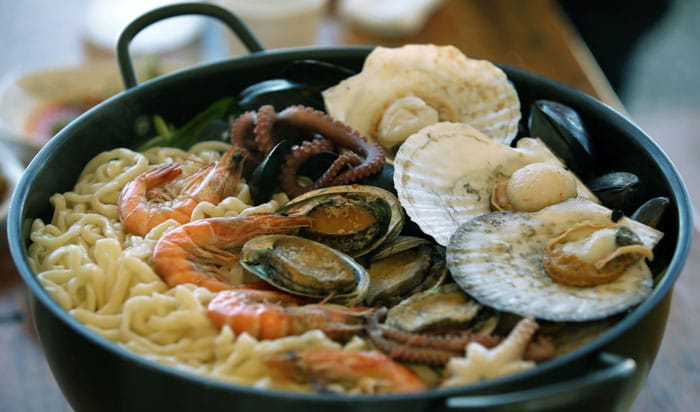 Noodle soup with fresh seafood, or <i>haemul kalguksu</i>, is one of the best-known delicacies on Daebudo Island.