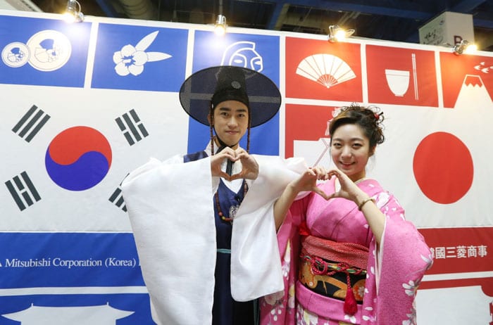 The Korea-Japan Festival 2015 in Seoul was held at the COEX convention center in Gangnam-gu District, southern Seoul, on Sept. 20. Various programs took place on the day to help people better understand the cultures and traditions of each country. Programs included celebratory concerts and art and tourism promotional booths.