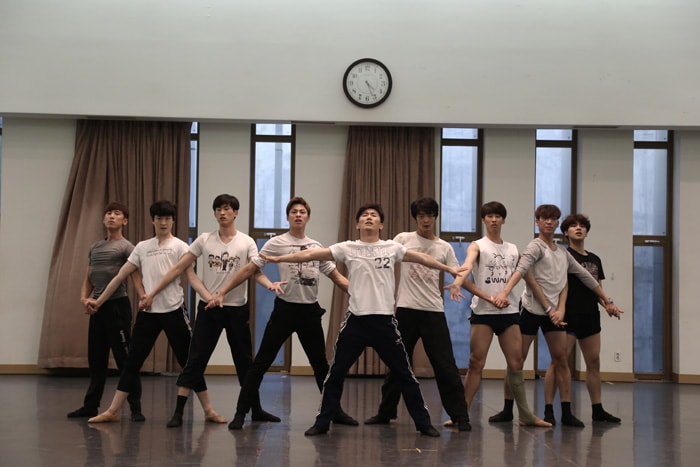 
Members of Korea National Ballet rehearse for the KNB Movement Series I performance in which the dancers not only perform on stage but also choreograph their own moves.
 