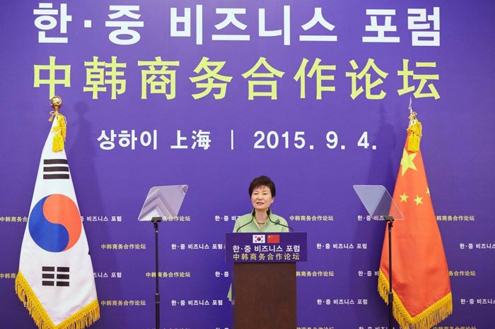  President Park Geun-hye says, 'Korea and China will be reborn as a USD 12-trillion regional economic community,' at a Korea-China business forum held in Shanghai on Sept. 4. 