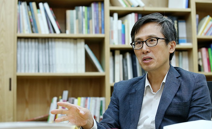 Director General of the National Hangeul Museum Moon Young-ho explains how the museum offers opportunities to people to review the history of Hangeul through the exhibits, and to collect, preserve and unearth data and historical artifacts related to Hangeul.