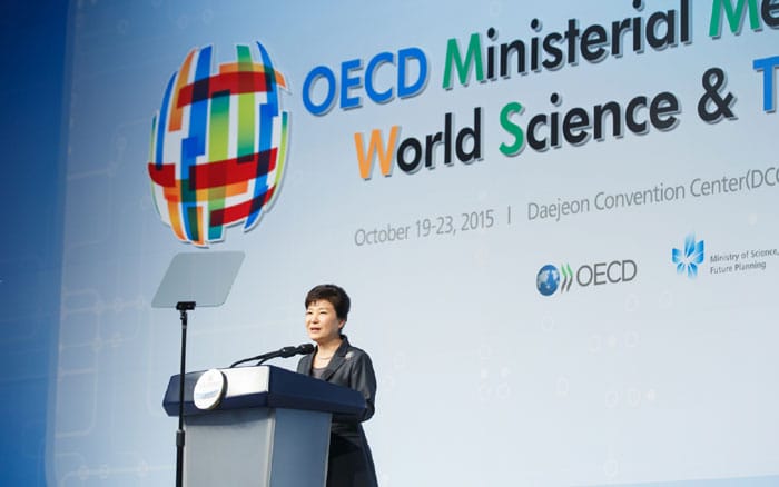 President Park Geun-hye emphasizes the importance of bold innovation based on science, technology and innovation in order to overcome crises faced by the world economy. She was speaking during the opening ceremony of the OECD Ministerial Meeting Daejeon 2015.