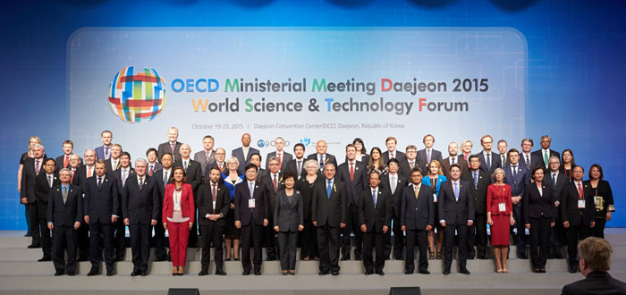 President Park Geun-hye poses for a photo with other dignitaries at the OECD Ministerial Meeting Daejeon 2015.