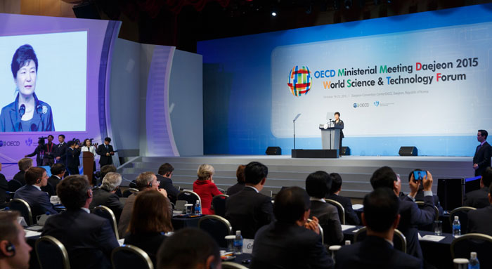 The OECD Ministerial Meeting Daejeon 2015 opens on Oct. 20. Ministers and vice ministers from 57 countries and the heads of 12 international organizations attended the gathering.