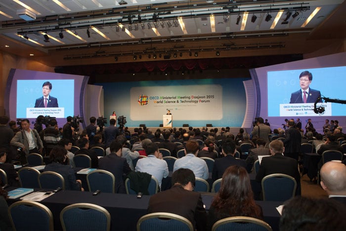 Ministers and vice ministers from 57 countries and representatives from international organizations attend the World Science & Technology Forum.