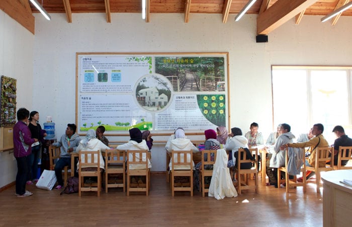 Participants in the invitational educational program learn about forest recreation at an ecotourism school in Hoengseong, Gangwon-do Province, on Oct. 14.