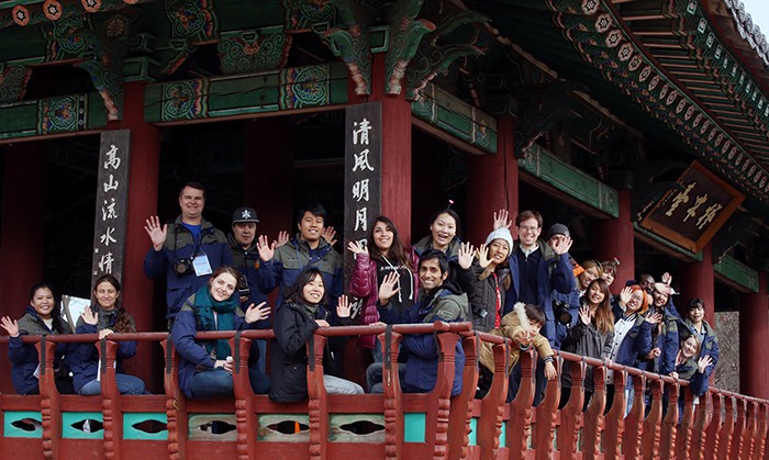 This year's team of Korea.net honorary reporters pose for a group photo at the Omokdae Pavilion where they had a bird's-eye view of the Jeonju Hanok Village, in Jeonju on Dec. 12.