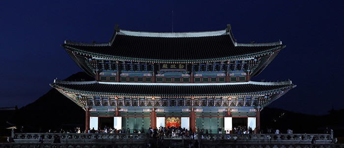 Gyeongbokgung_night_opening_02.jpg