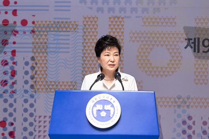 President Park Geun-hye expresses her will to make Pyongyang give up its nuclear weapons program in her speech on the 97th anniversary of the March First Independence Movement on March 1.