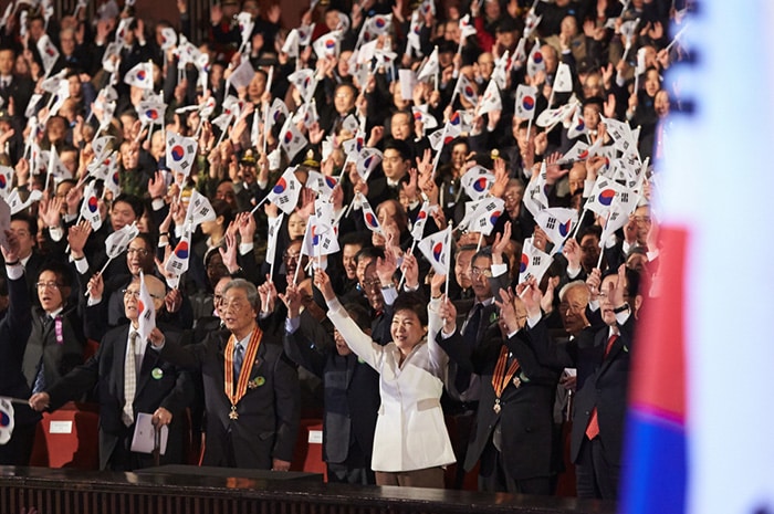 President Park Geun-hye (center, front row) cries out, 'Long live the Republic of Korea!' along with other participants during the March First Independence Movement Day commemoration ceremony. 