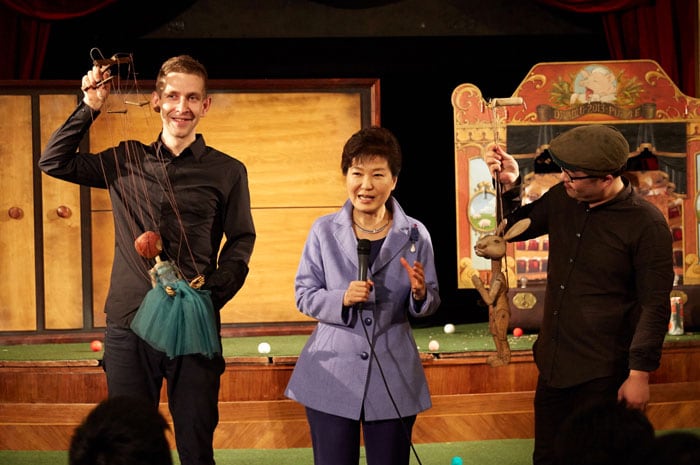 President Park Geun-hye (center) emphasized the importance of cultural understanding and exchange between countries after watching 'In the Attic,' a collaborative Korea-Czech Republic puppet show at the National Marionette Theatre in Prague in December 2015.