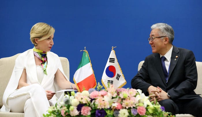 Minister of Culture, Sports and Tourism Kim Jongdeok talks with Italian Vice Minister Dorina Bianchi of the Ministry of Cultural Heritage and Activities and Tourism on June 24.