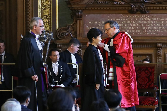 160605_presparkhonorarydegree_art1.jpg