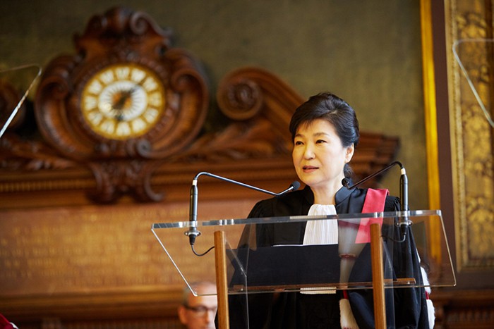 160605_presparkhonorarydegree_art4.jpg