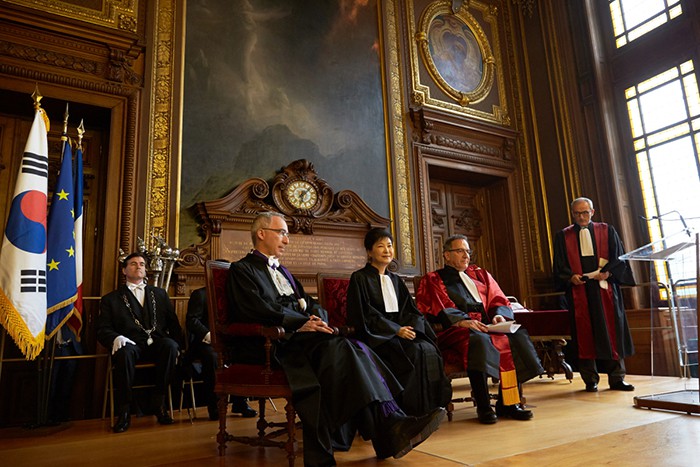 160605_presparkhonorarydegree_art5.jpg