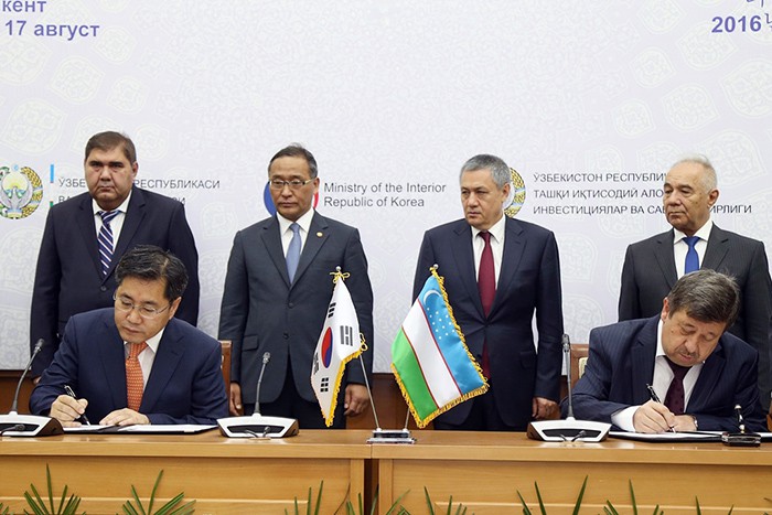 160823_uzbekforum_art2.jpg