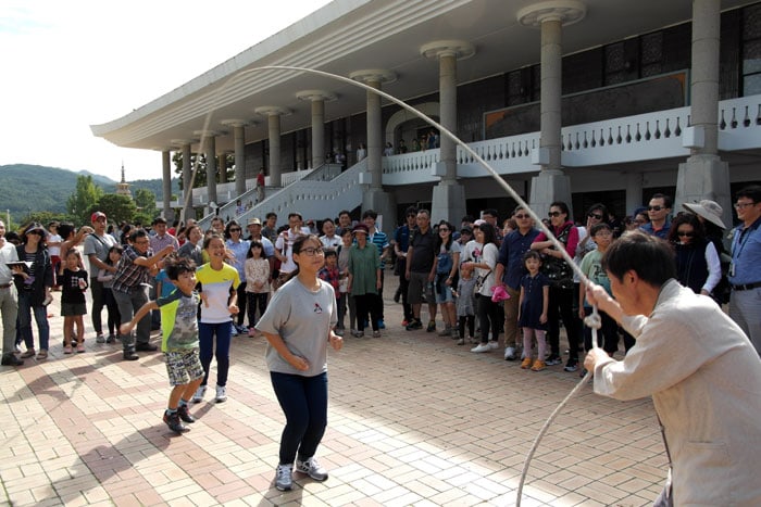 Visitors to the Gyeongju National Museum have fun playing folk games such as tuho, neolttwigi, jegi chagi and long jump roping.