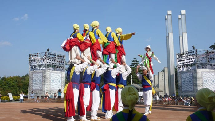 A <i>Namsadang nori</i> is performed by the Namsadang Nori preservation organization. A <i>Namsadang nori</i> performance will welcome visitors to the National Museum of Korea on Sept. 15.