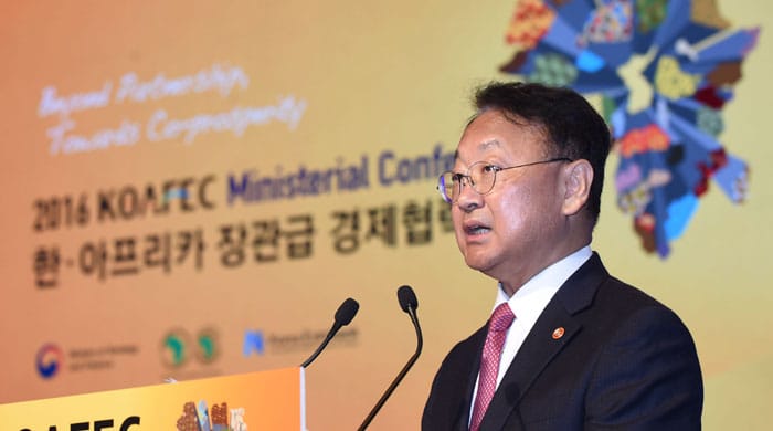 Deputy Prime Minister Yoo Il-ho talks about the successful outcomes of the 2016 KOAFEC Ministerial Conference, in Seoul on Oct. 25.
