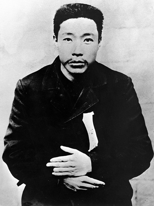 Independence activist An Jung-geun (1879-1910) shot Hirobumi Ito (1841-1909), the first Japanese resident-general in Korea, on Oct. 26, 1909.