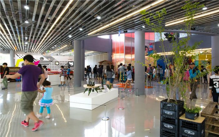 The Gwangmyeong Upcycle Art Center used to be a garbage incineration plant. The venue now offers exhibitions, performances and educational programs related to upcycling and the arts.