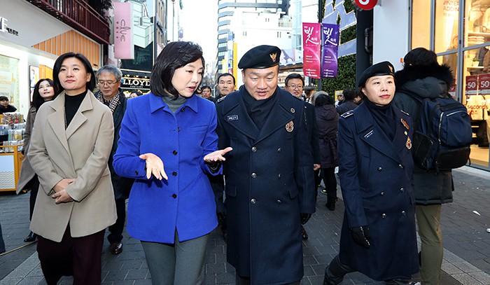 Culture_Minister_Myeongdong_Visit_01.jpg