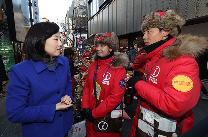 Culture_Minister_Myeongdong_Visit_02.jpg