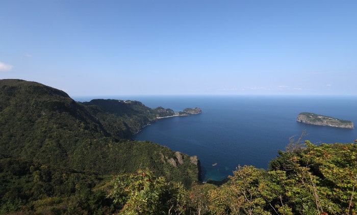 Ulleungdo Island, a must-see and stepping stone to the eastern tip of Korea, Dokdo Island, is known for its lack of thieves, pollution and snakes and for its copious amounts of water, beautiful people, rocks, wind and juniper trees. The island is popular for its splendid views, only found on the eastern islands of Korea. It is also famous for snowy weather in winter.