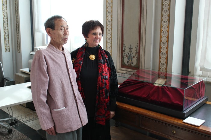 Craftsman Shin Hyun-se (left) and Maria Letizia Sebastiani, the director of ICRCPAL, stand in front of the restored Chartula at ICRCPAL on Dec.15.