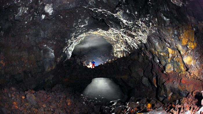 Lava bridges are found in the Utsanjeongul Cave, part of the Volcanic Caves of the Upper Geomunoreum Lava Tube System, Natural Monument No. 552.