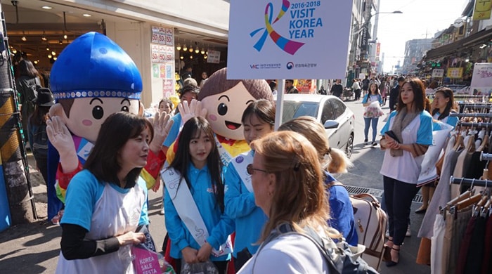 The Korea Grand Sale, a nation-wide series of discounts combined with a tourism promotional campaign, takes place from Jan. 20 to Feb. 28. Tourists are offered discounts and prizes at shopping malls, transportation hubs, hotels, makeup stores, restaurants, cafes and other tourist sites.
