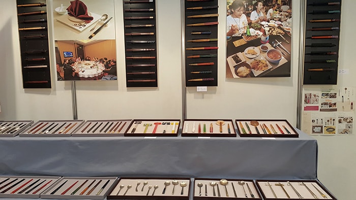 Chopsticks designed by artists from Cheongju are on display at the Nagoya Tabletop Show in Nagoya, Japan, on Jan. 18 and 19.
