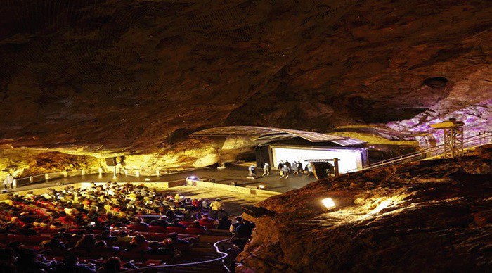 Until 1972, the Gwangmyeong Cave was a mine that produced gold, silver, copper and zinc. In 2011, it was renovated into an arts and entertainment center that consists of a theater, an aquarium, a green house and a wine bar.