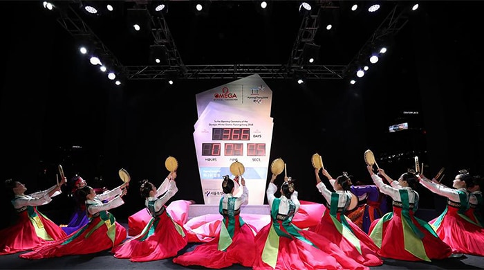 A countdown clock for the PyeongChang 2018 Olympic Games is started at Seoul City Hall on the evening of Feb. 8.