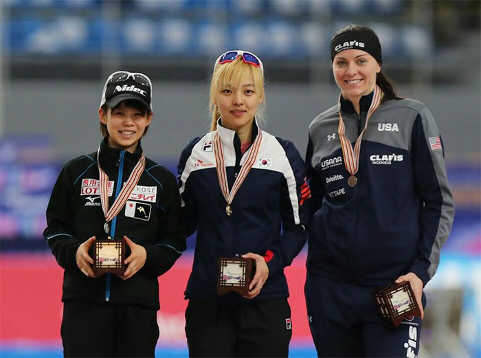 Winner Kim Bo-reum (center) of Korea, second place Nana Takagi of Japan (left), and third place Heather Bergsma of the U.S. celebrate on the podium after the women's mass start event at the ISU World Single Distances Speed Skating Championships at the Gangneung Oval in Gangneung, Gangwon-do Province, on Feb. 12