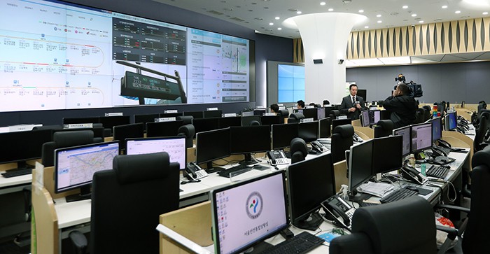 A news crew from SBT, a Brazilian broadcaster, reports on the Seoul government's Traffic Operation Information Service (TOPIS), in the Korean capital on April 13.