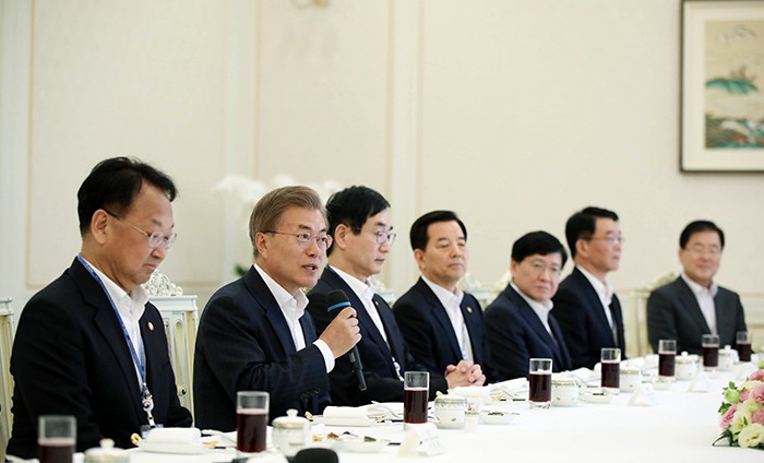 President_Moon_Lunch_Ministers_01.jpg
