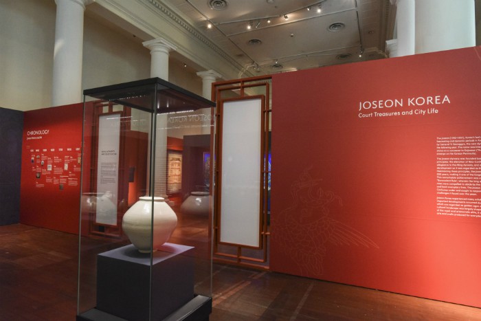White porcelain pots, known as moon jars, are one of the representative artifacts that portray the beauty and philosophy of art from Joseon times (1392-1910). 'Joseon Korea: Court Treasures and City Life' is a special exhibition at the Asian Civilisations Museum in Singapore that will be open from April 22 to July 23.