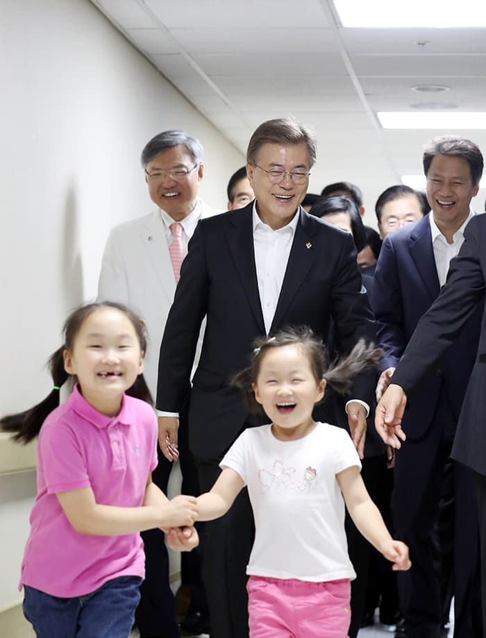 President_Moon_Memorial_Day_0607_03.jpg
