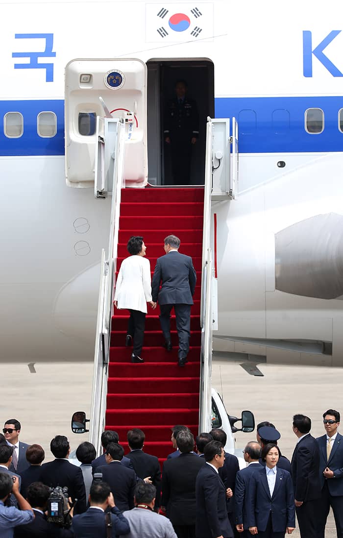 President_Moon_US_Departure_02.jpg