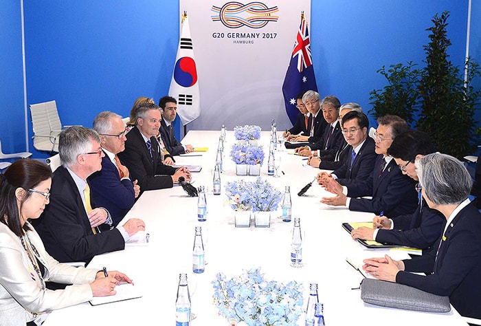 President Moon Jae-in and Australian Prime Minister Malcolm Turnbull meet on the sidelines of the G20 Summit in Hamburg, Germany, on July 8.