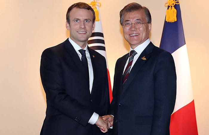 French President Emmanuel Macron (left) and President Moon Jae-in meet on the sidelines of the G20 Summit in Hamburg, Germany, on July 8.