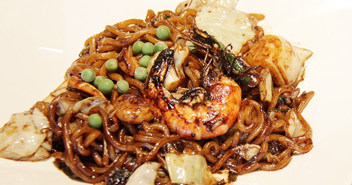 <i>Bibimbap</i> (top) and blackbean noodles are part of the halal Korean food menu at Makan.